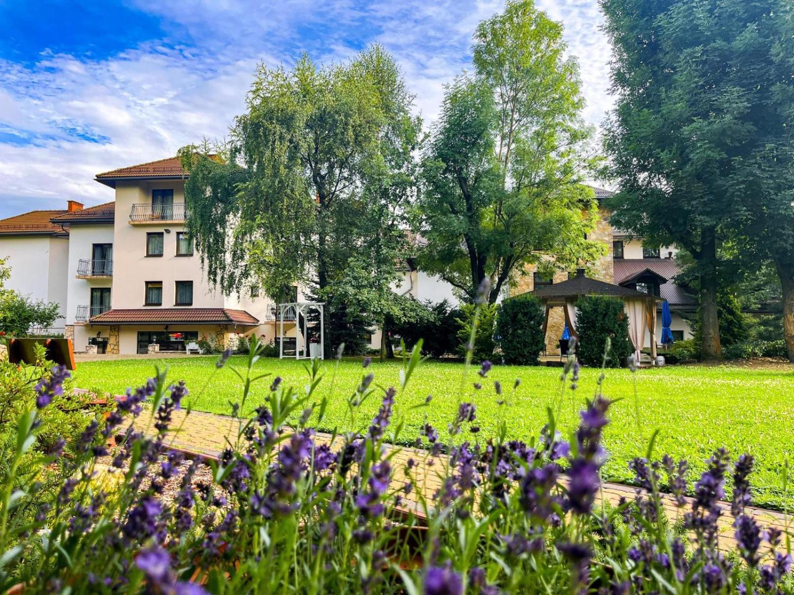 אולקוש Hotel Victoria מראה חיצוני תמונה