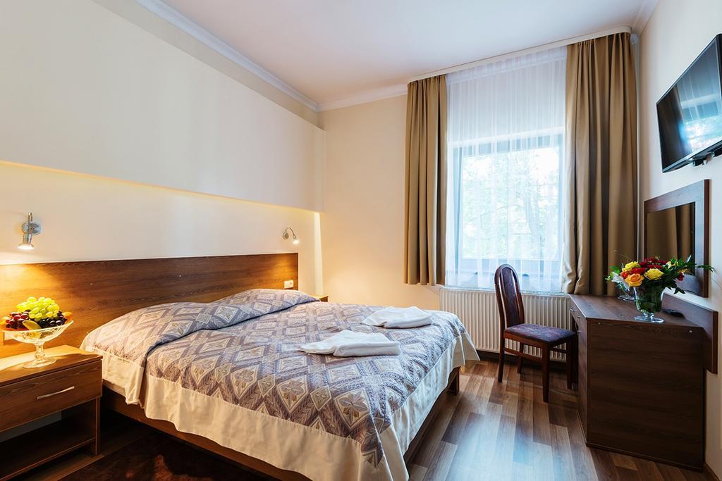אולקוש Hotel Victoria מראה חיצוני תמונה
